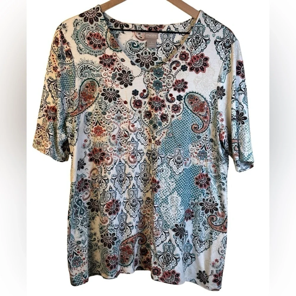 Chico’s Multicolor Paisley Floral Top Short Sleeve V-neck Size 2 = Large